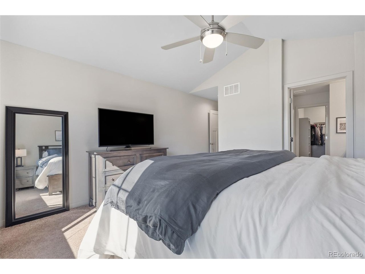 1827 S Helena