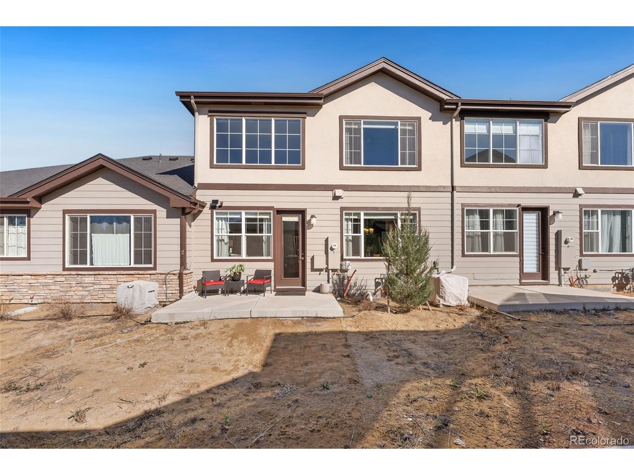 1827 S Helena