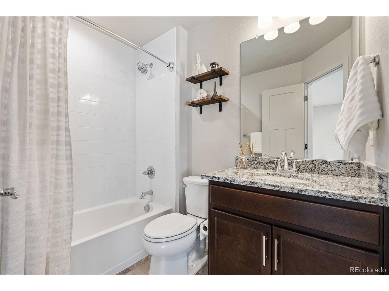 1827 S Helena
