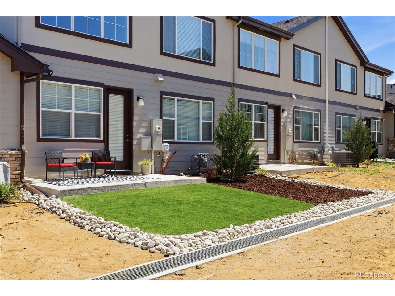 1827 S Helena