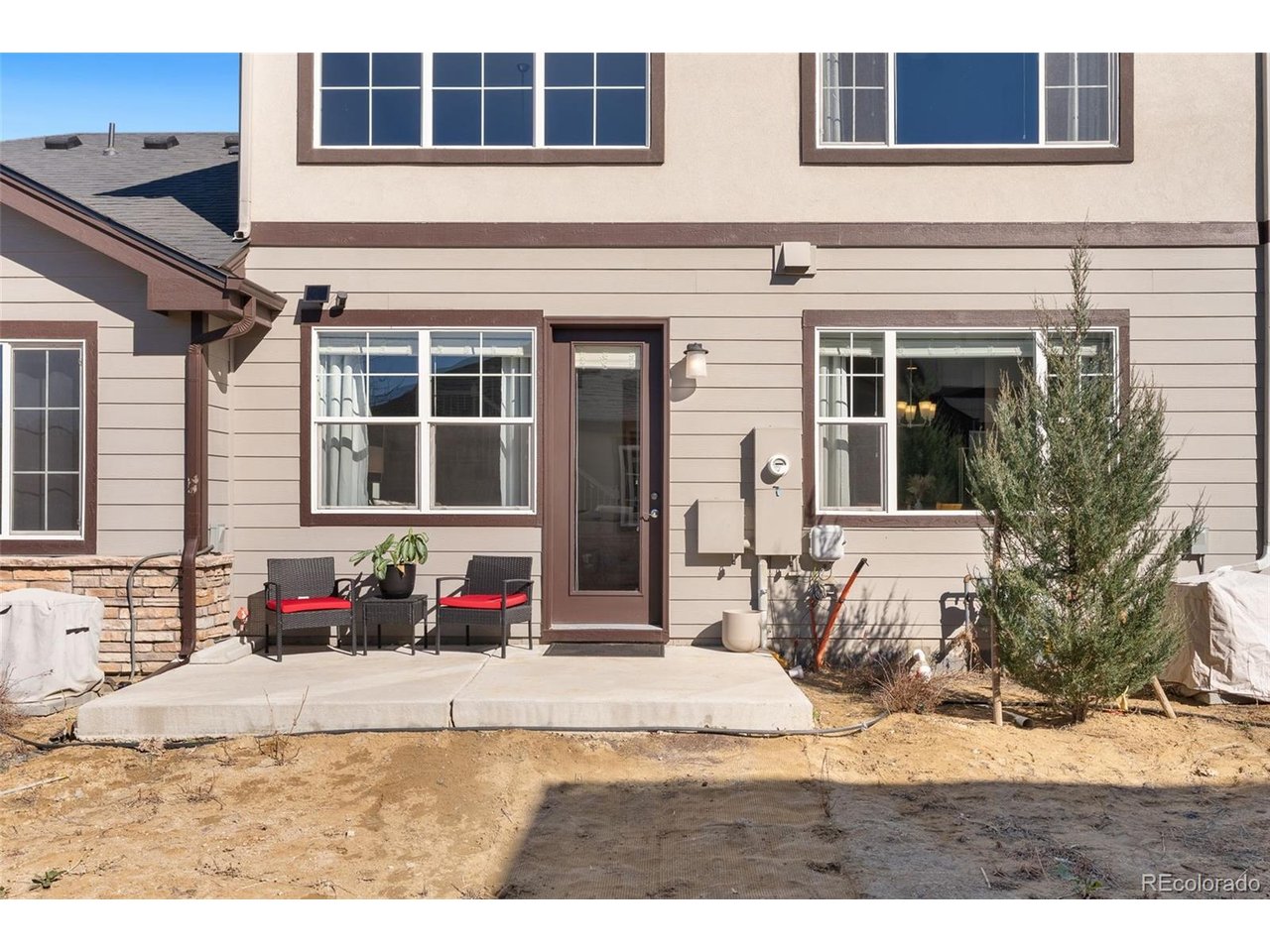 1827 S Helena