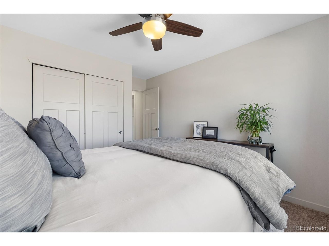 1827 S Helena