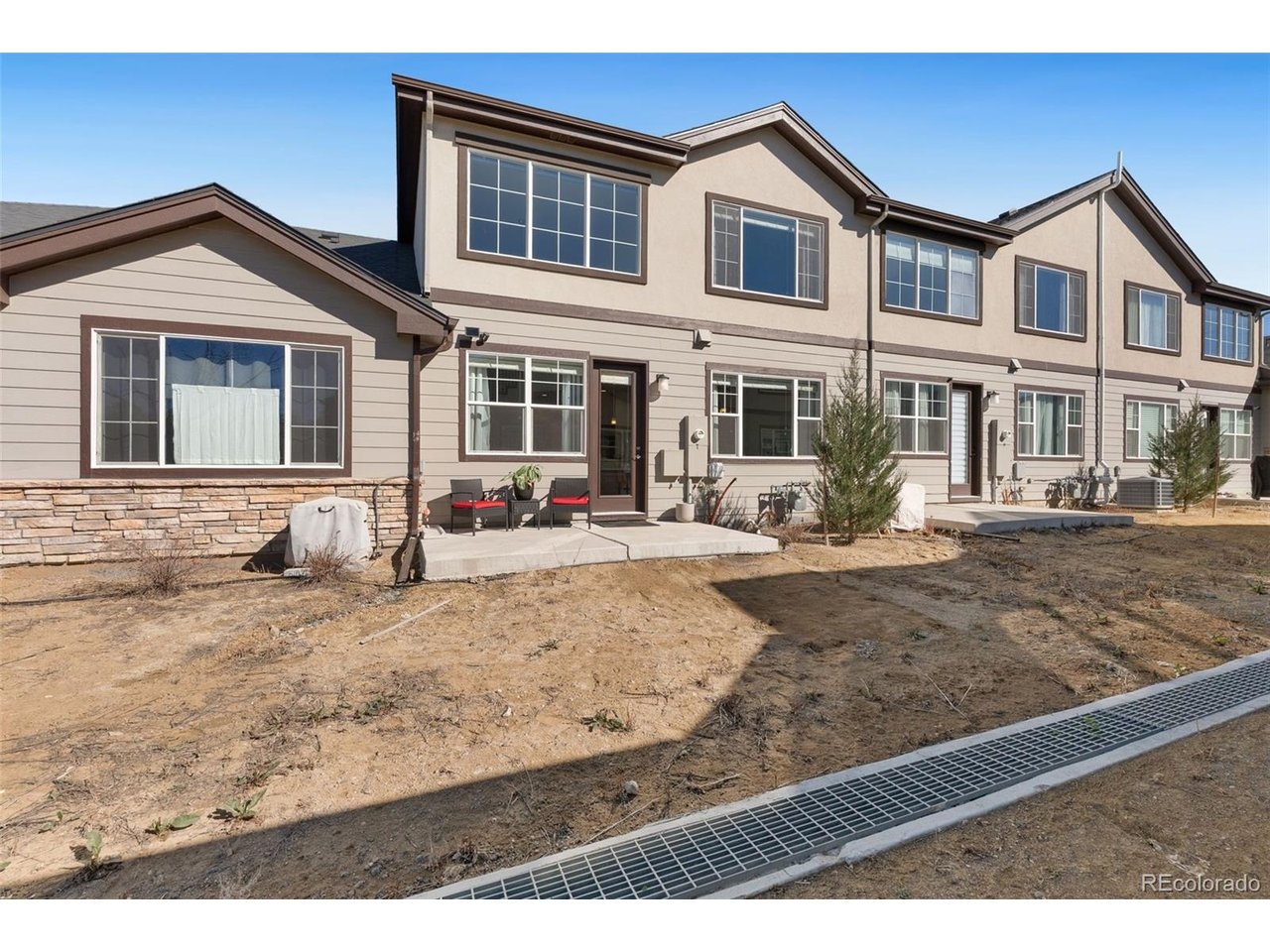 1827 S Helena