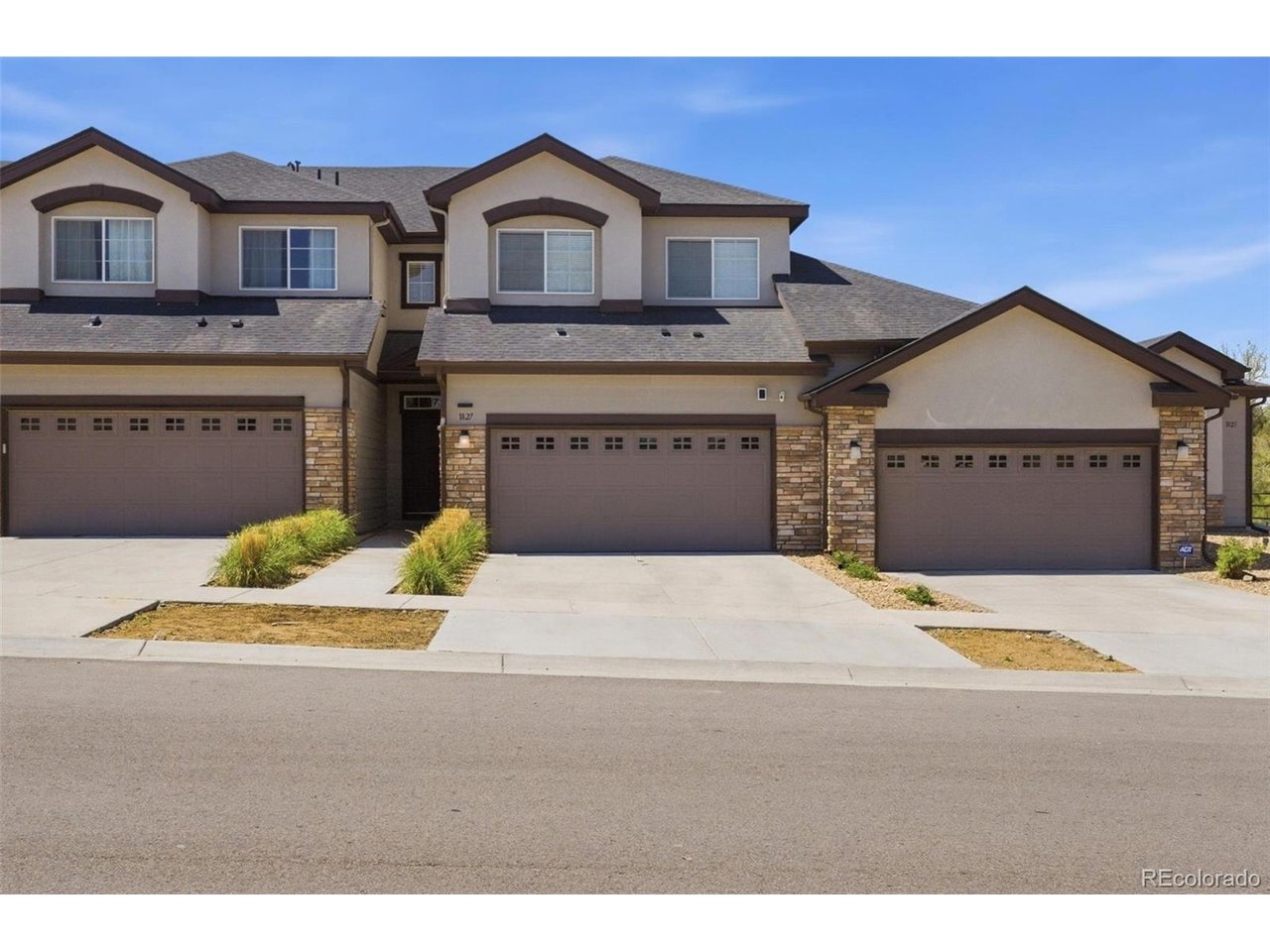 1827 S Helena