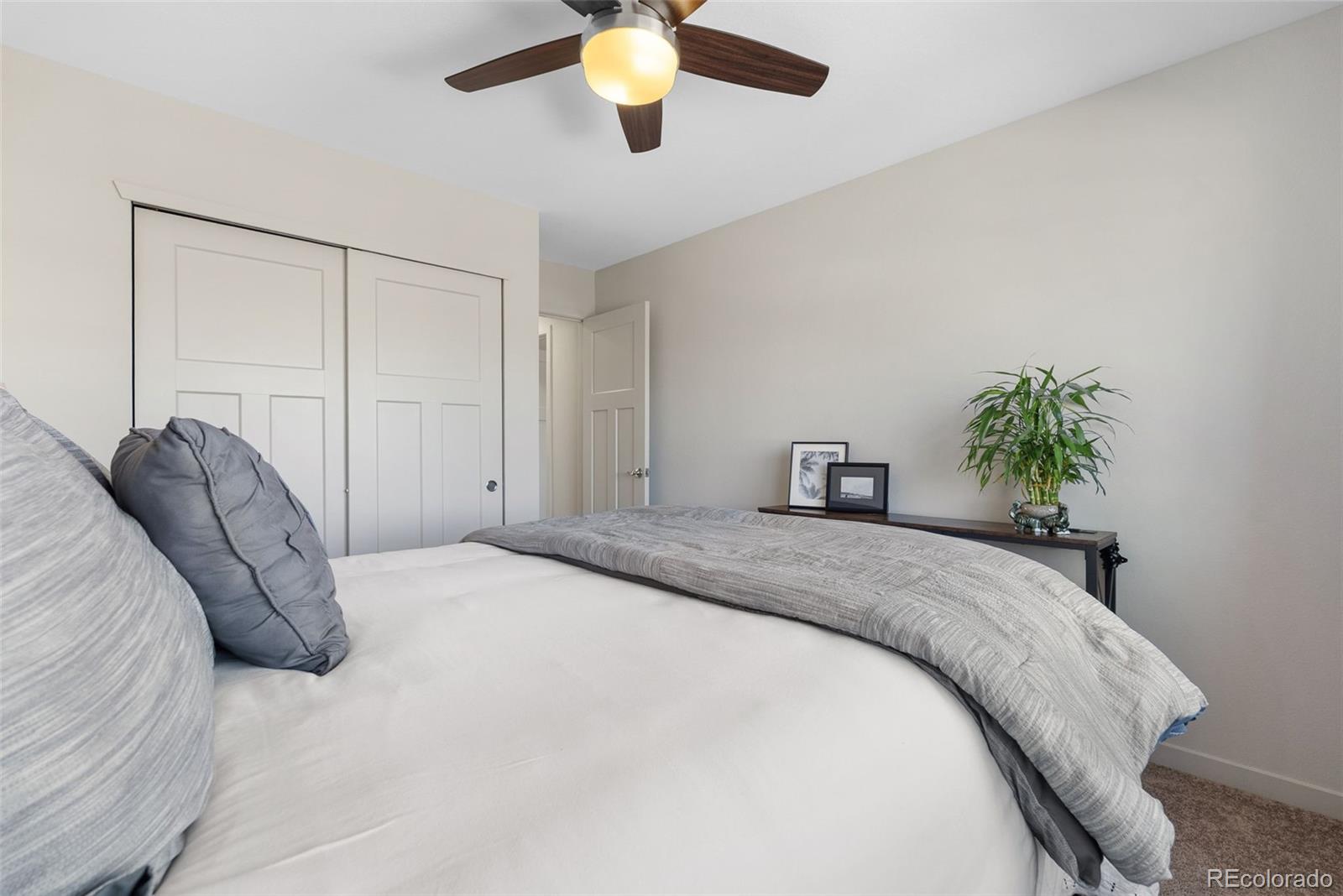1827 S Helena