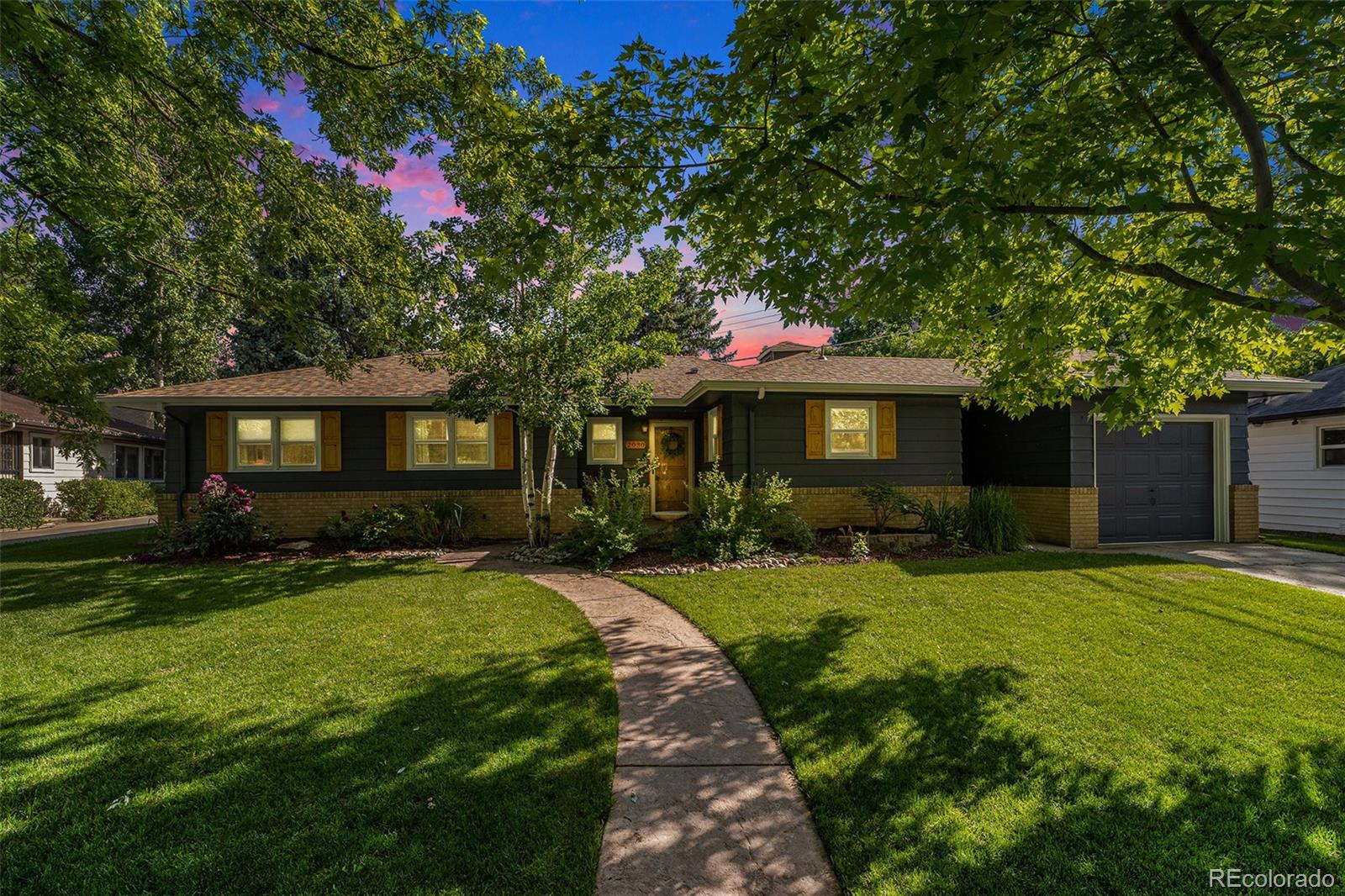 2030 E Eastman Avenue