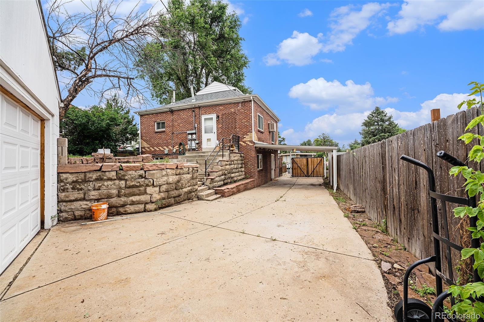 935 Raleigh Street