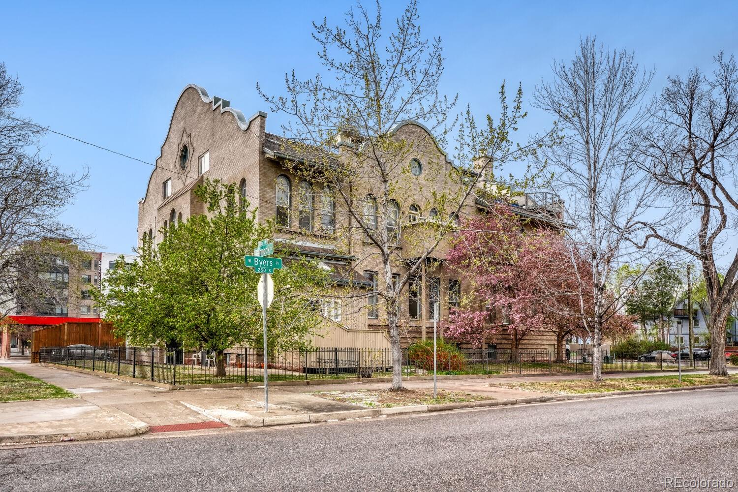 108 W Byers Place Unit: 202