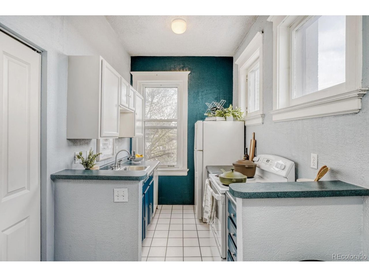 108 W Byers Pl 202
