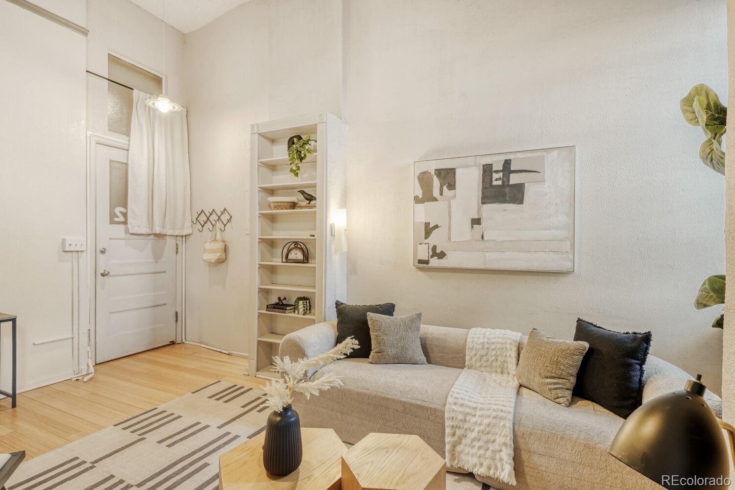108 W Byers Place Unit: 202
