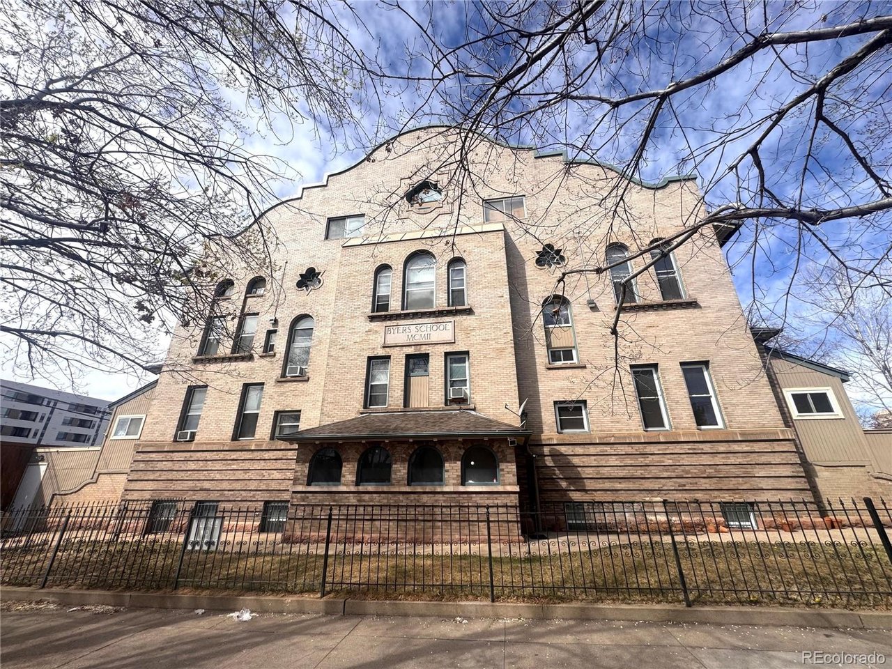 108 W Byers Pl 202