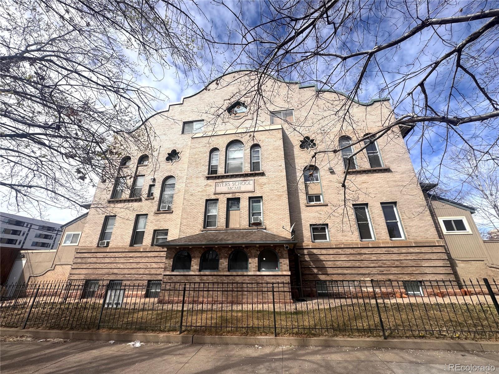 108 W Byers Place Unit: 202
