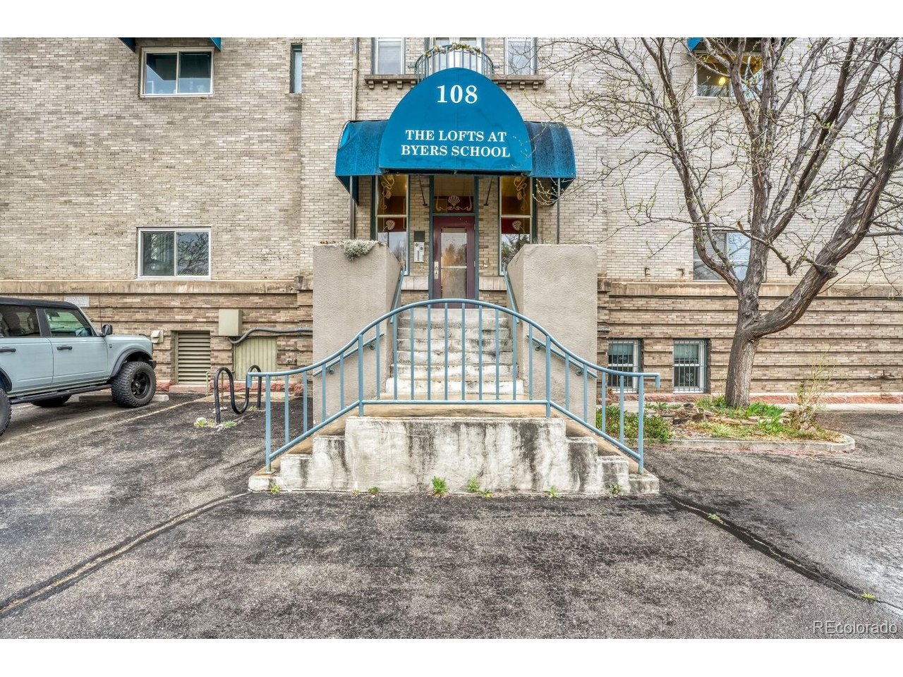 108 W Byers Pl 202
