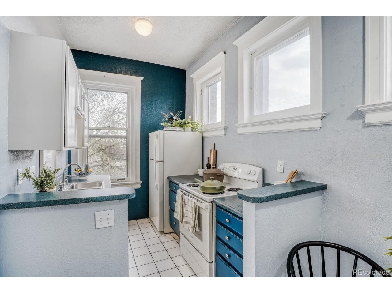 108 W Byers Pl 202