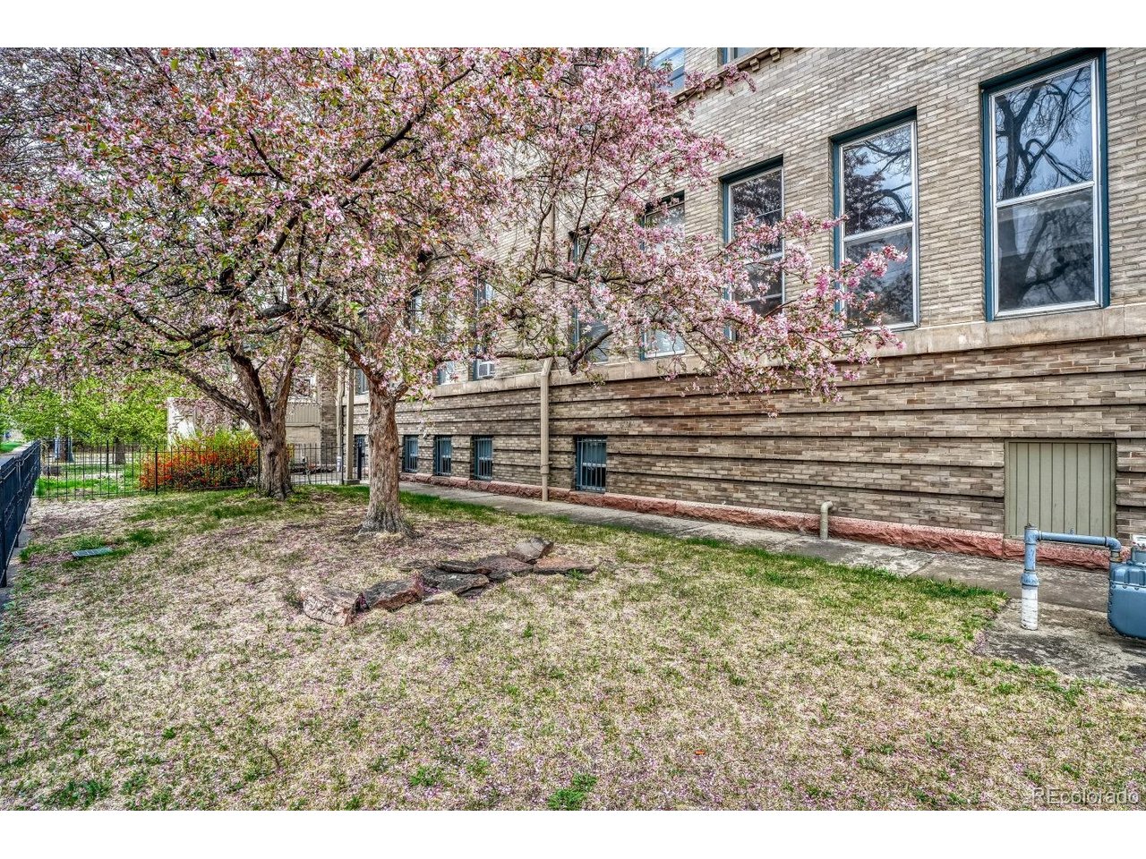 108 W Byers Pl 202