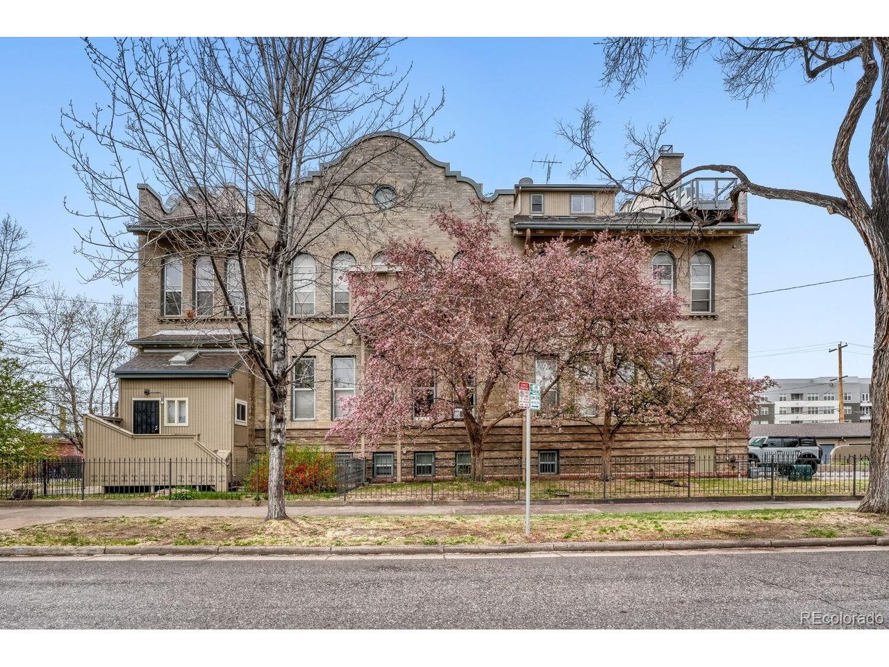 108 W Byers Pl 202