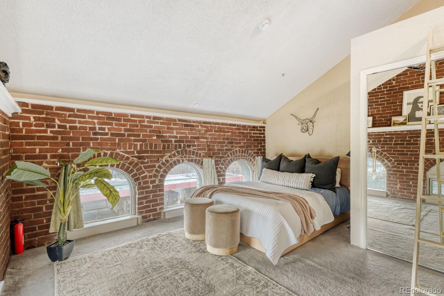 108 W Byers Place Unit: 202