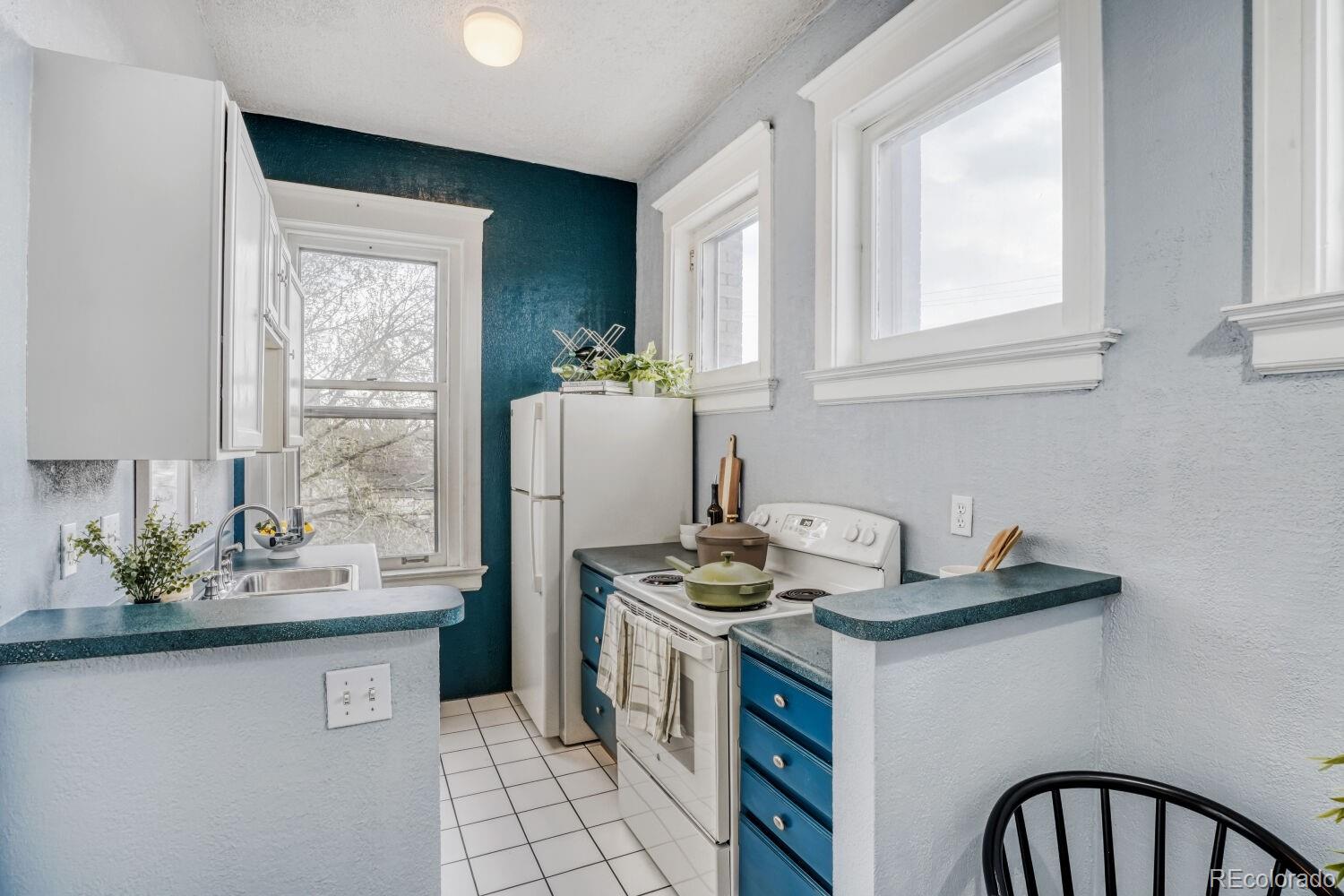 108 W Byers Place Unit: 202