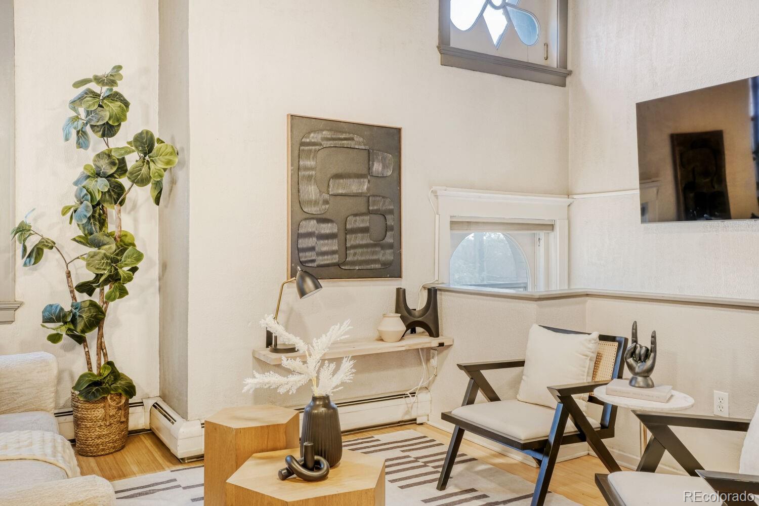 108 W Byers Place Unit: 202