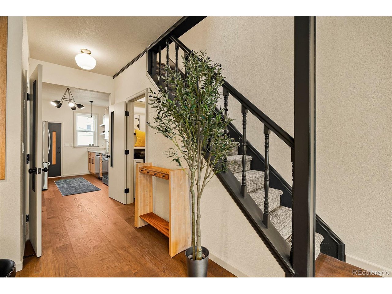 325 E 7th Ave