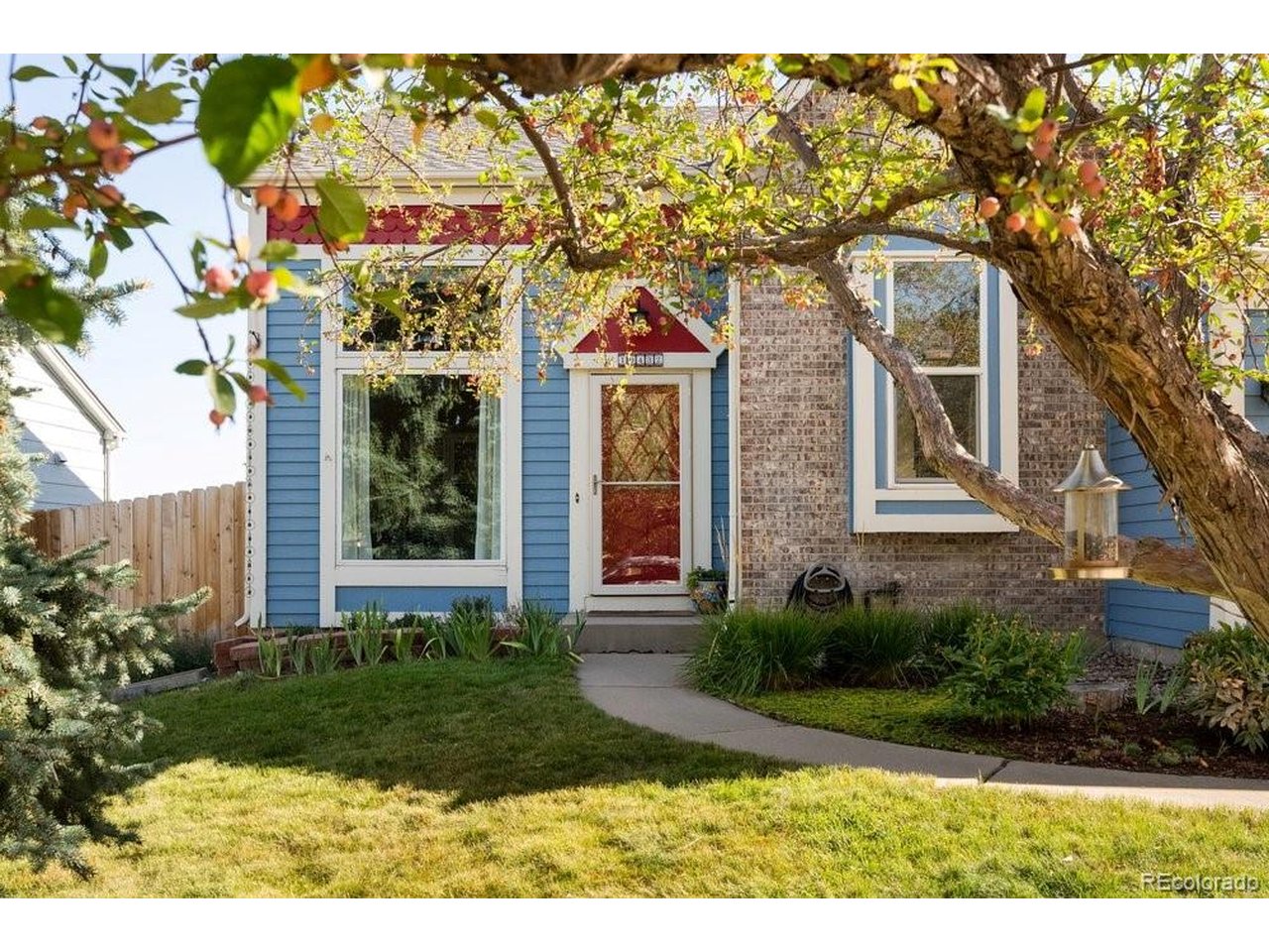 10432 Owens St