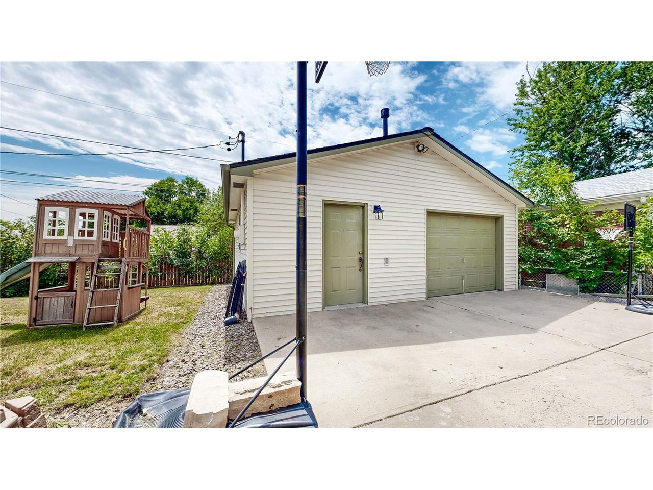 986 E 114th Pl