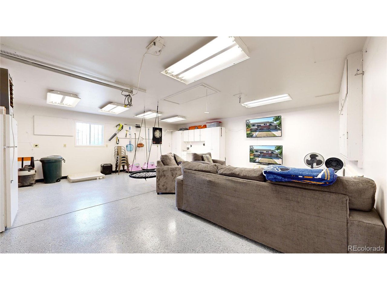 986 E 114th Pl