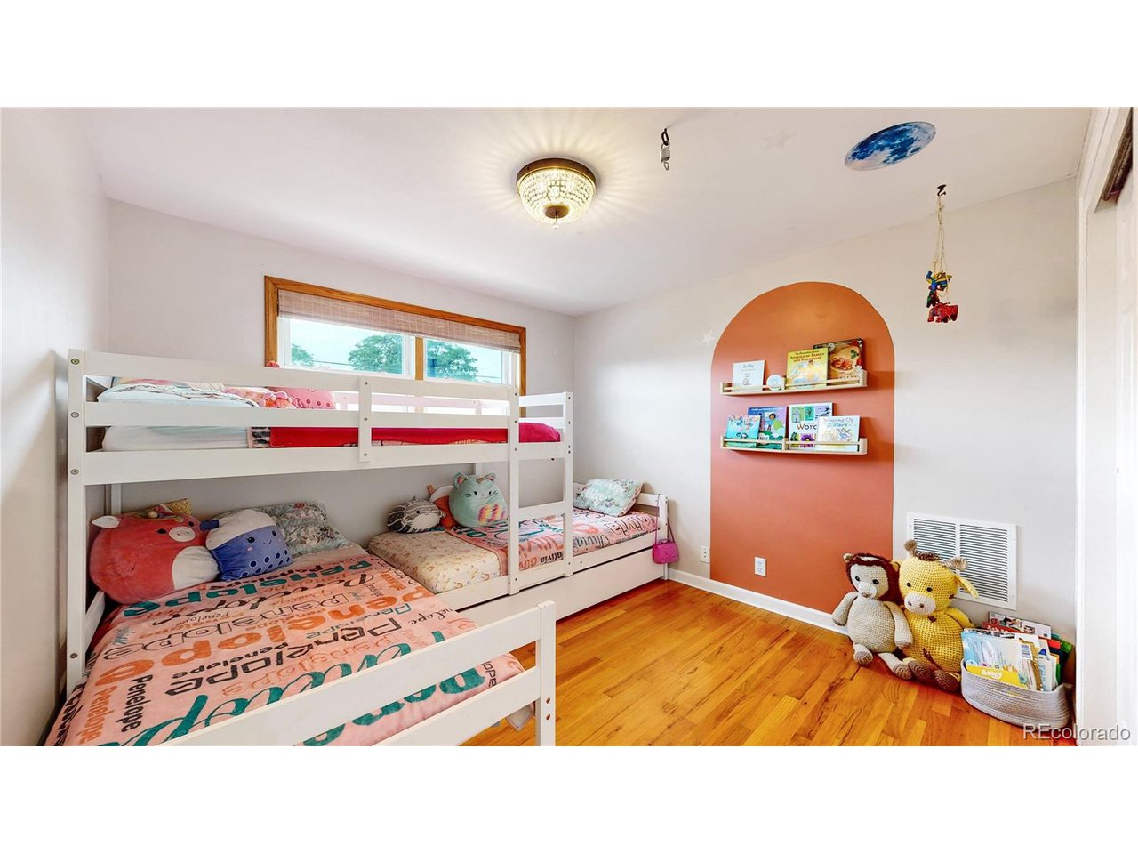 986 E 114th Pl