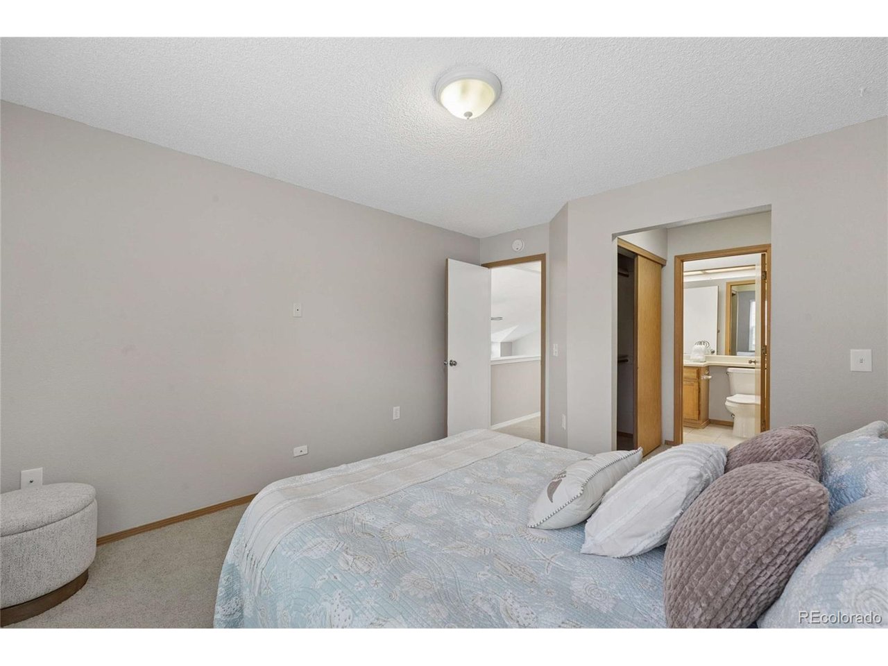 3734 Canterbury Cir