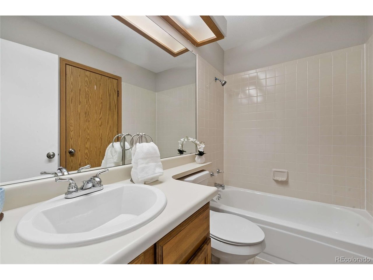 3734 Canterbury Cir