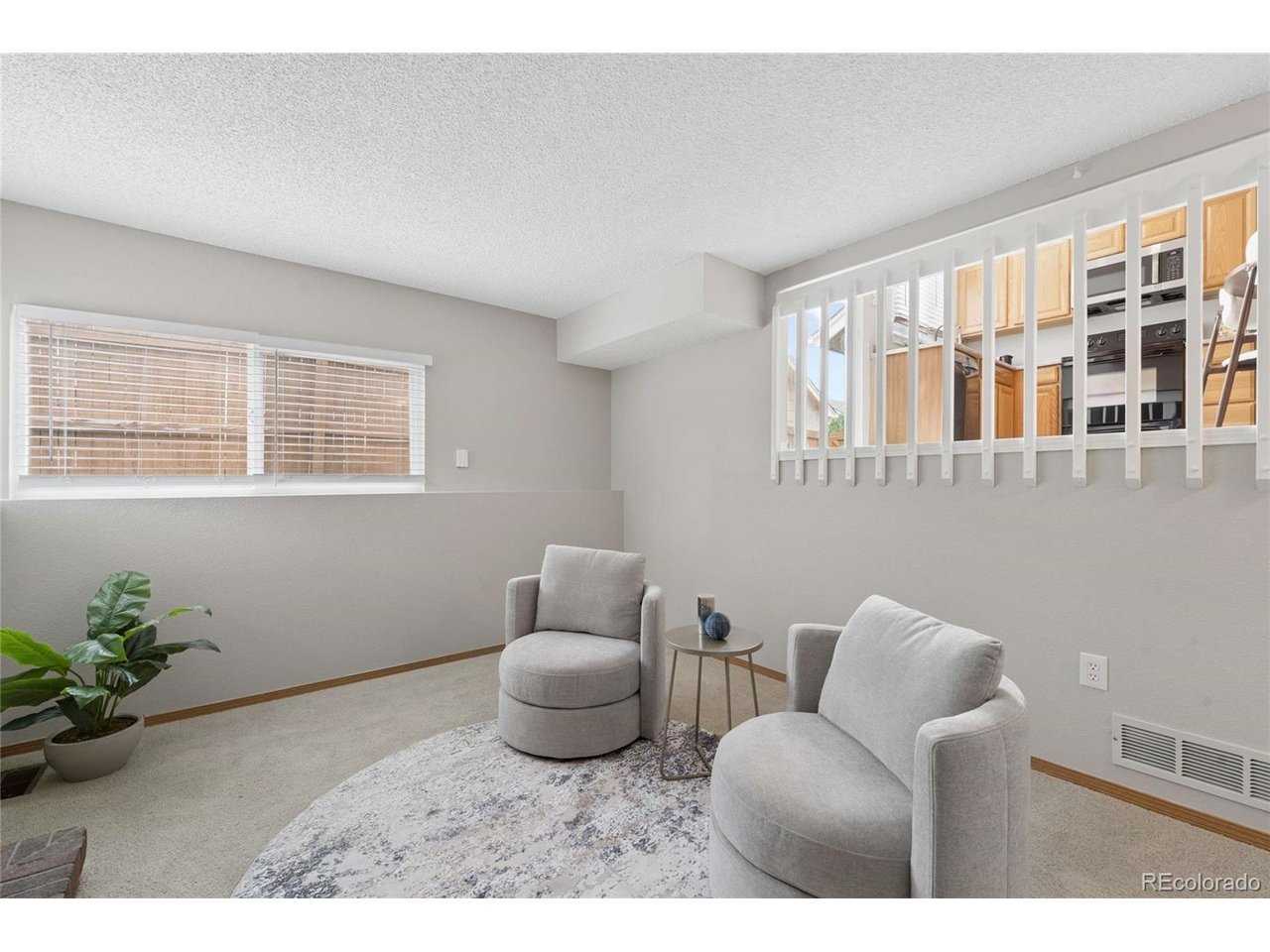 3734 Canterbury Cir