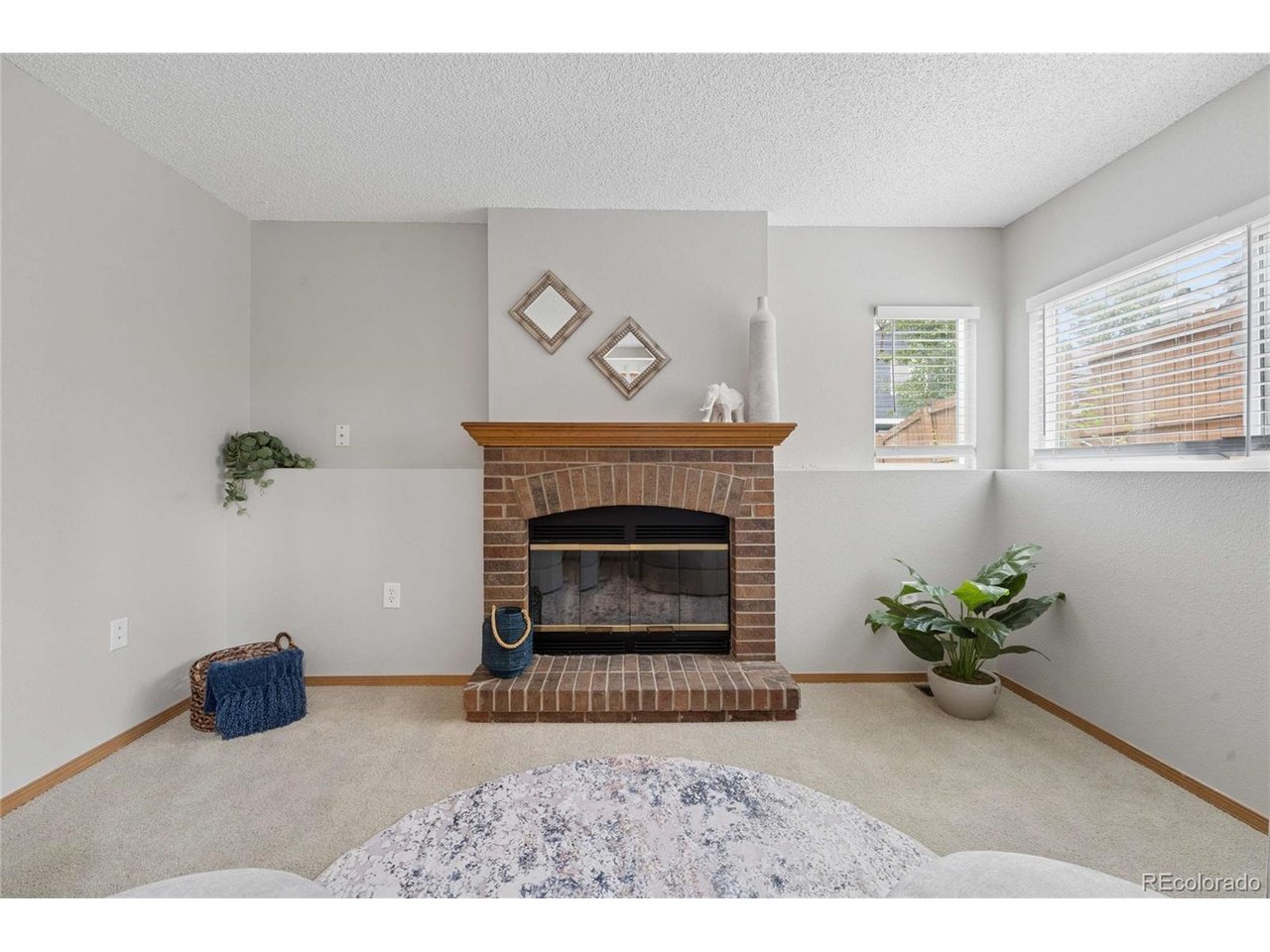 3734 Canterbury Cir