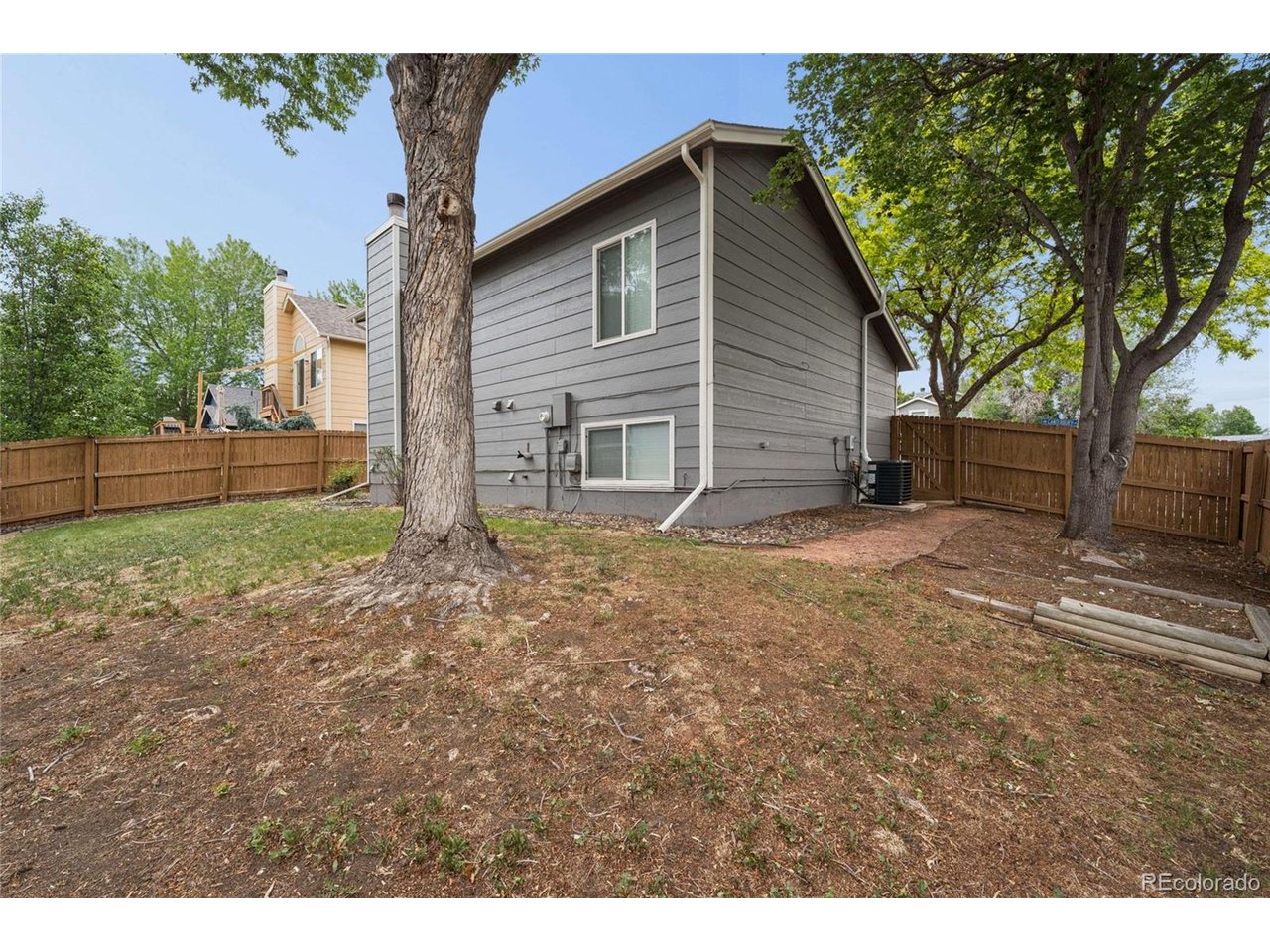 3734 Canterbury Cir