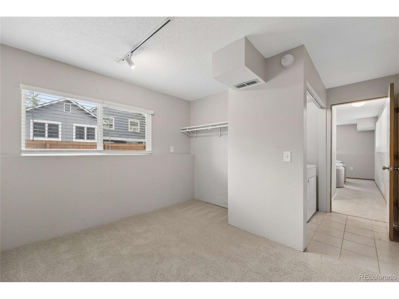 3734 Canterbury Cir