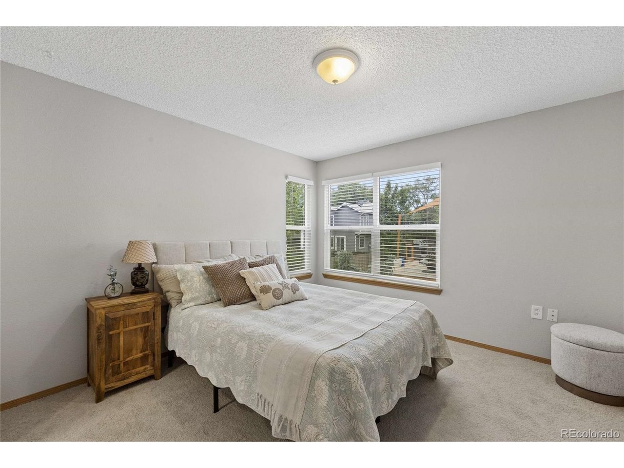 3734 Canterbury Cir