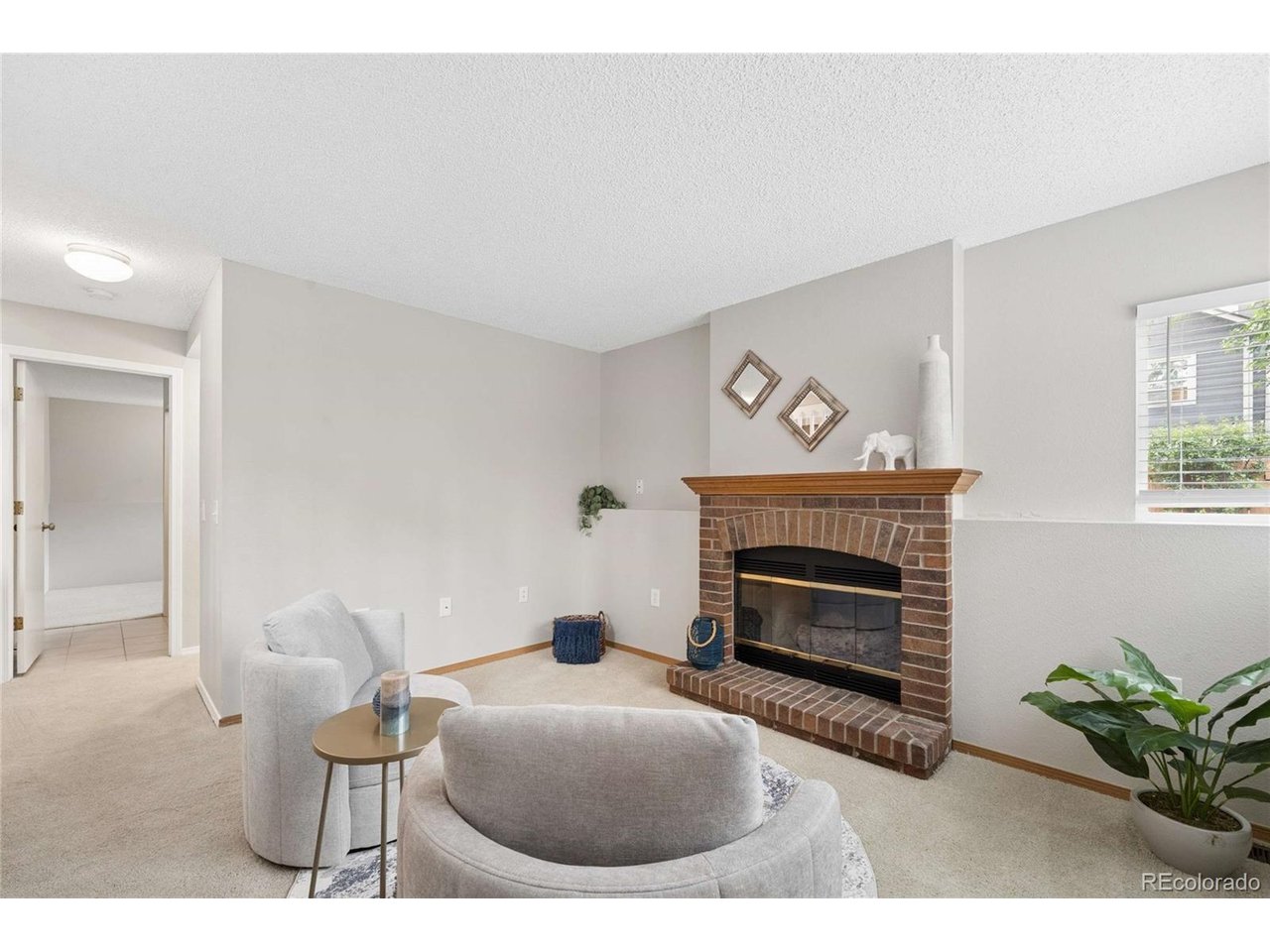 3734 Canterbury Cir