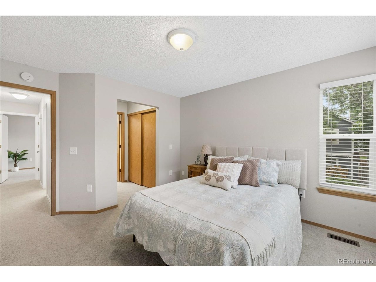 3734 Canterbury Cir
