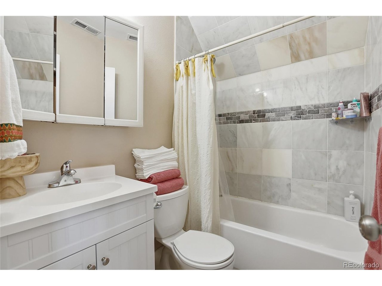 3724 Mariposa St