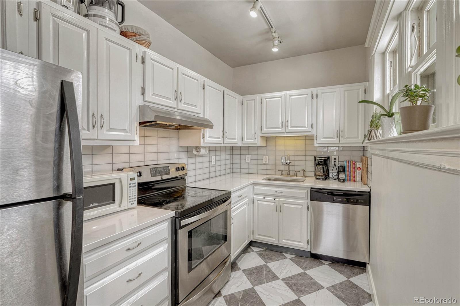 1100 N Marion Street Unit: 4