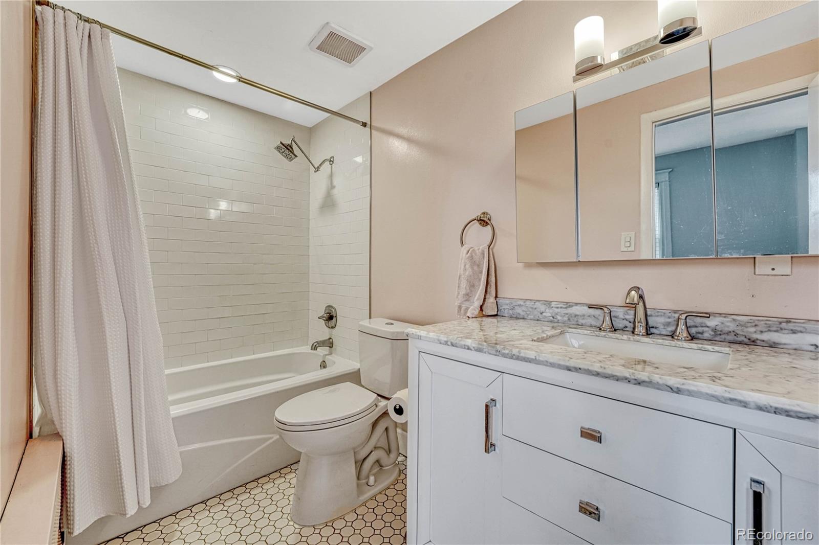 1100 N Marion Street Unit: 4