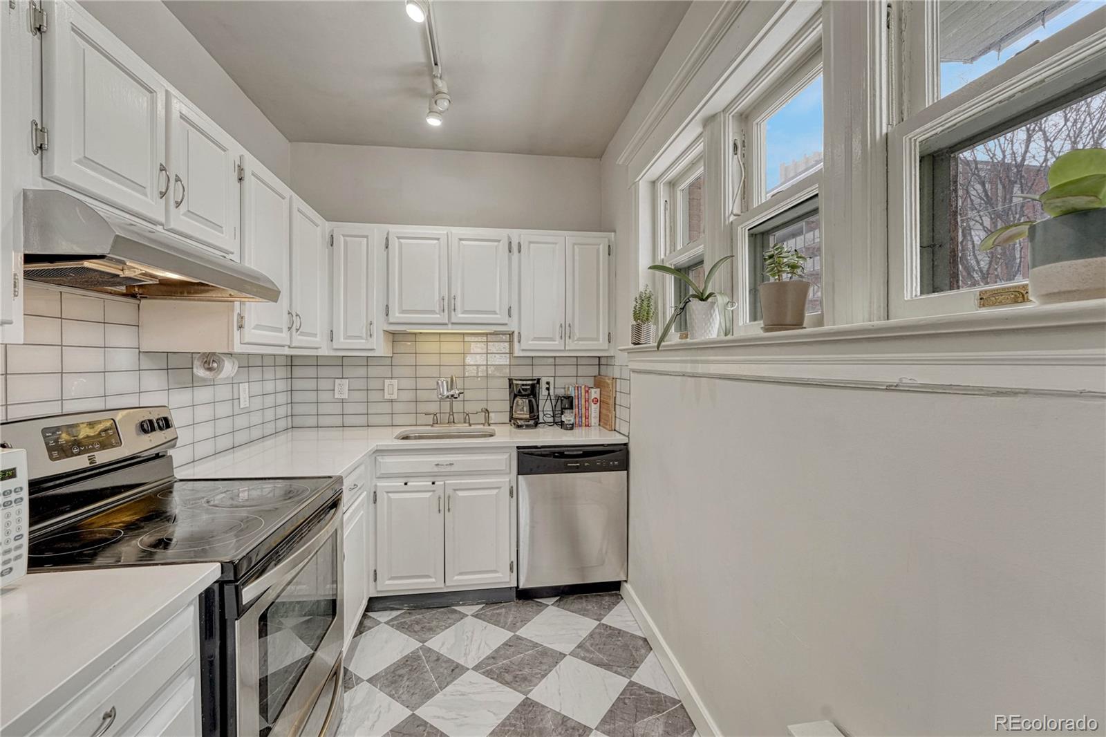 1100 N Marion Street Unit: 4