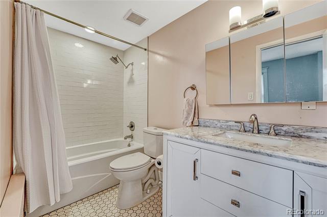 1100 N Marion Street Unit: 4