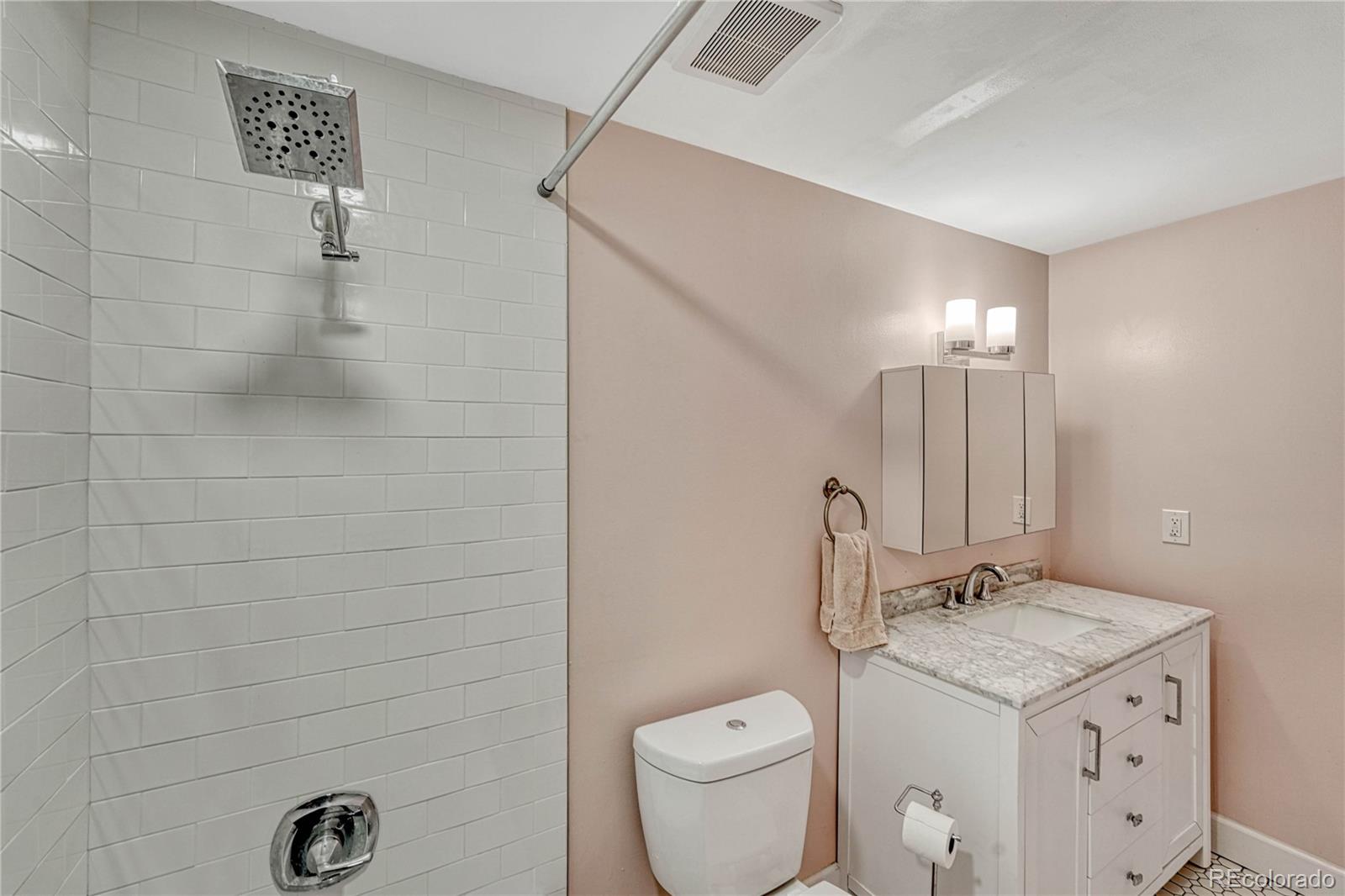1100 N Marion Street Unit: 4