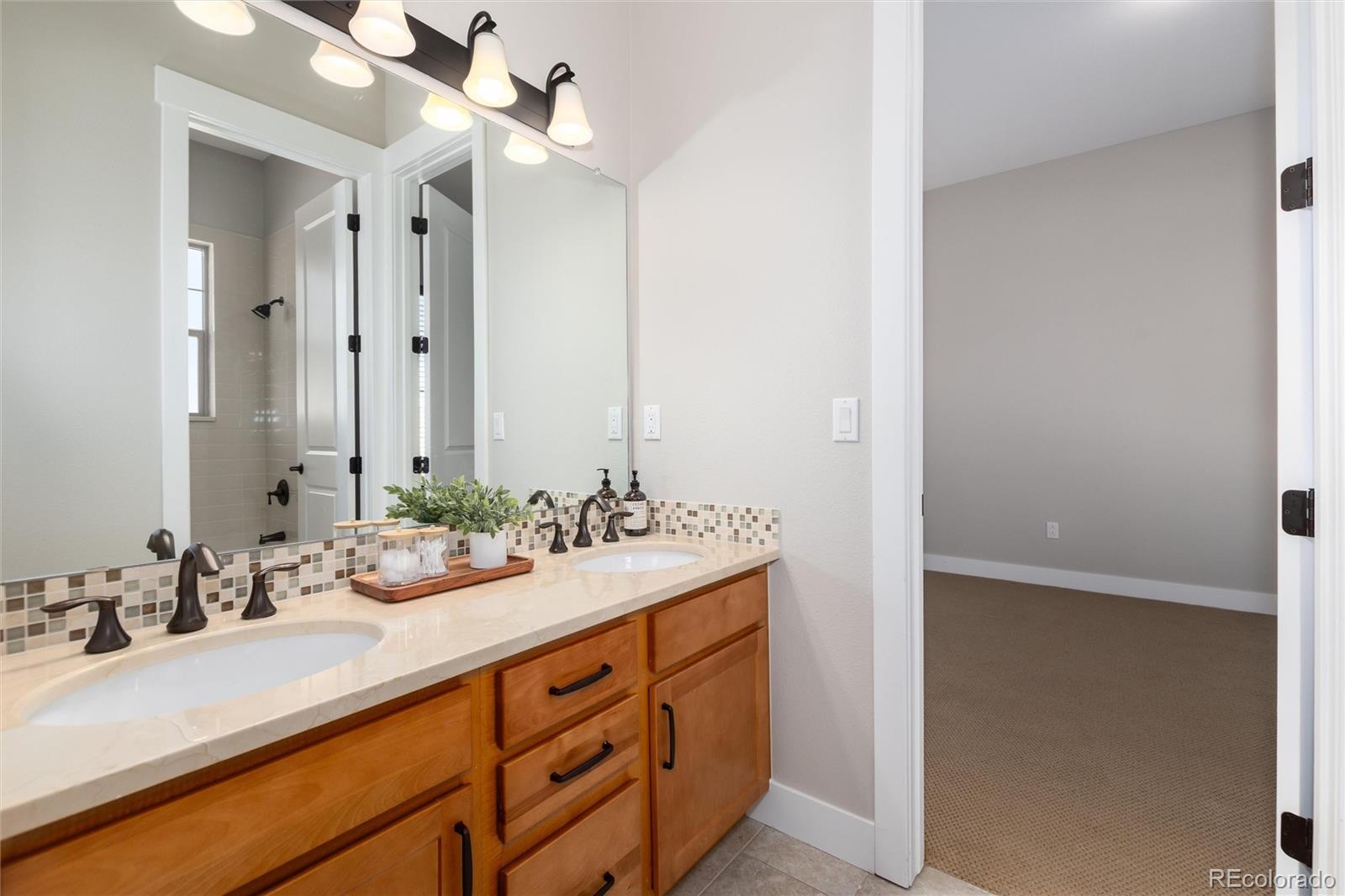 372 Castlemaine Court