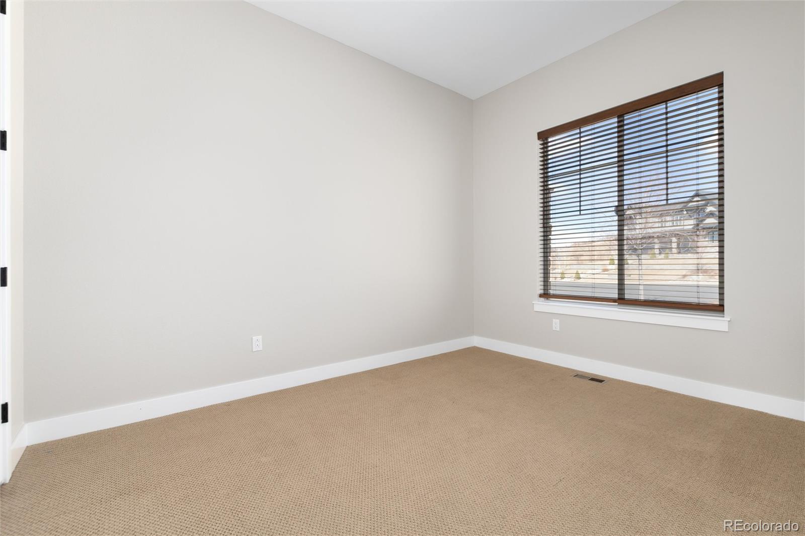 372 Castlemaine Court