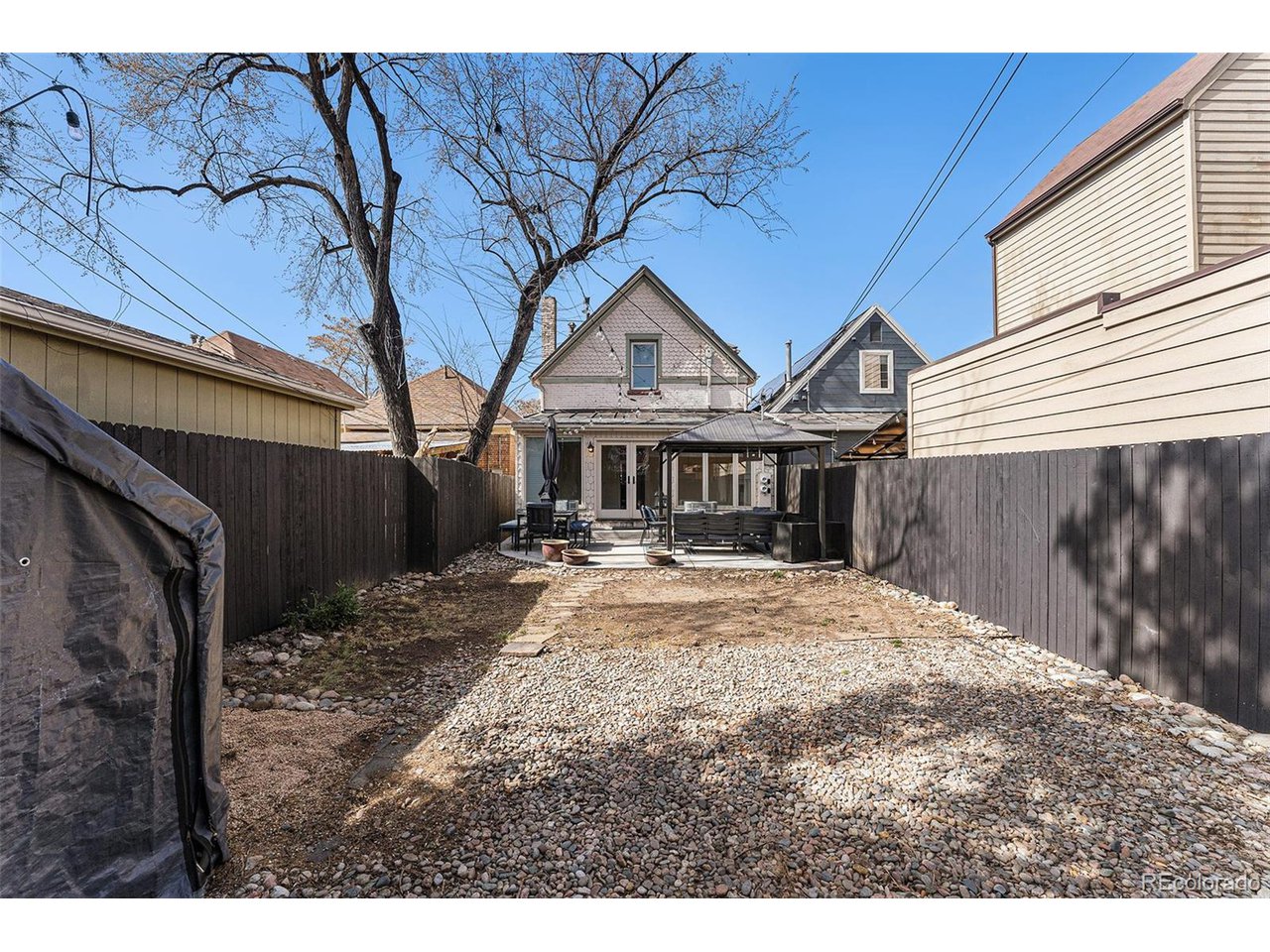 568 Galapago St