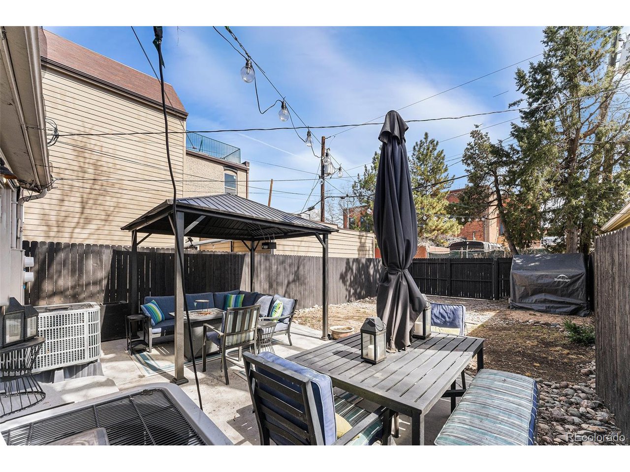 568 Galapago St