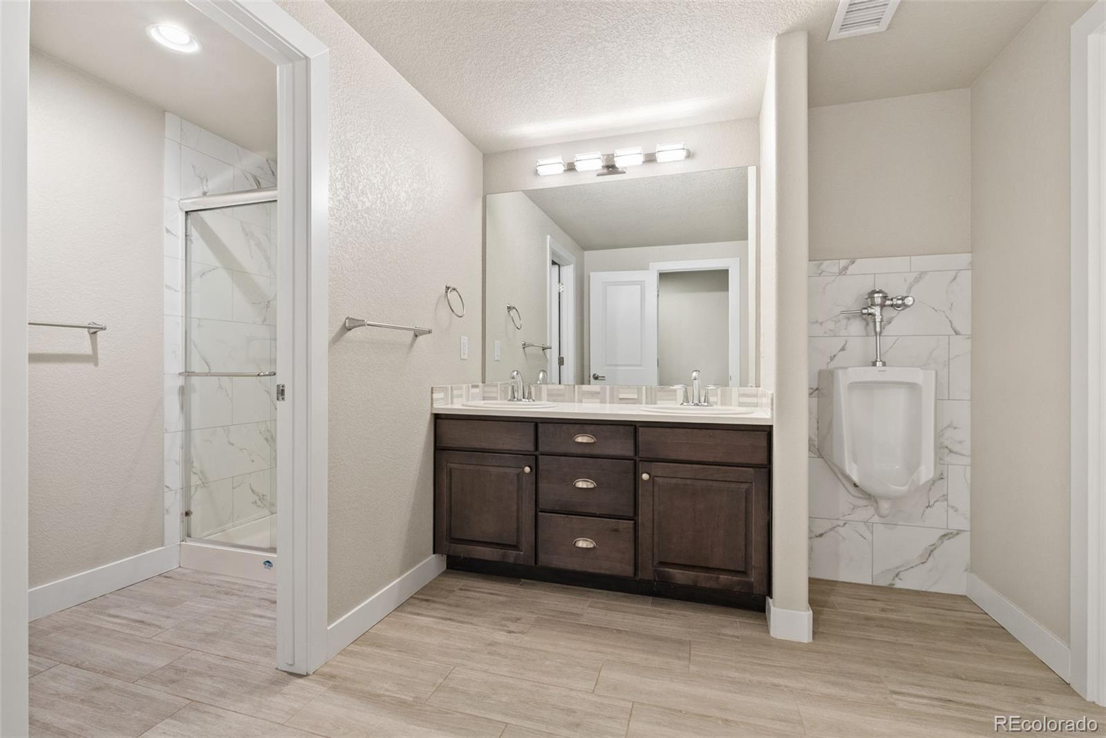 27620 E Lakeview Drive