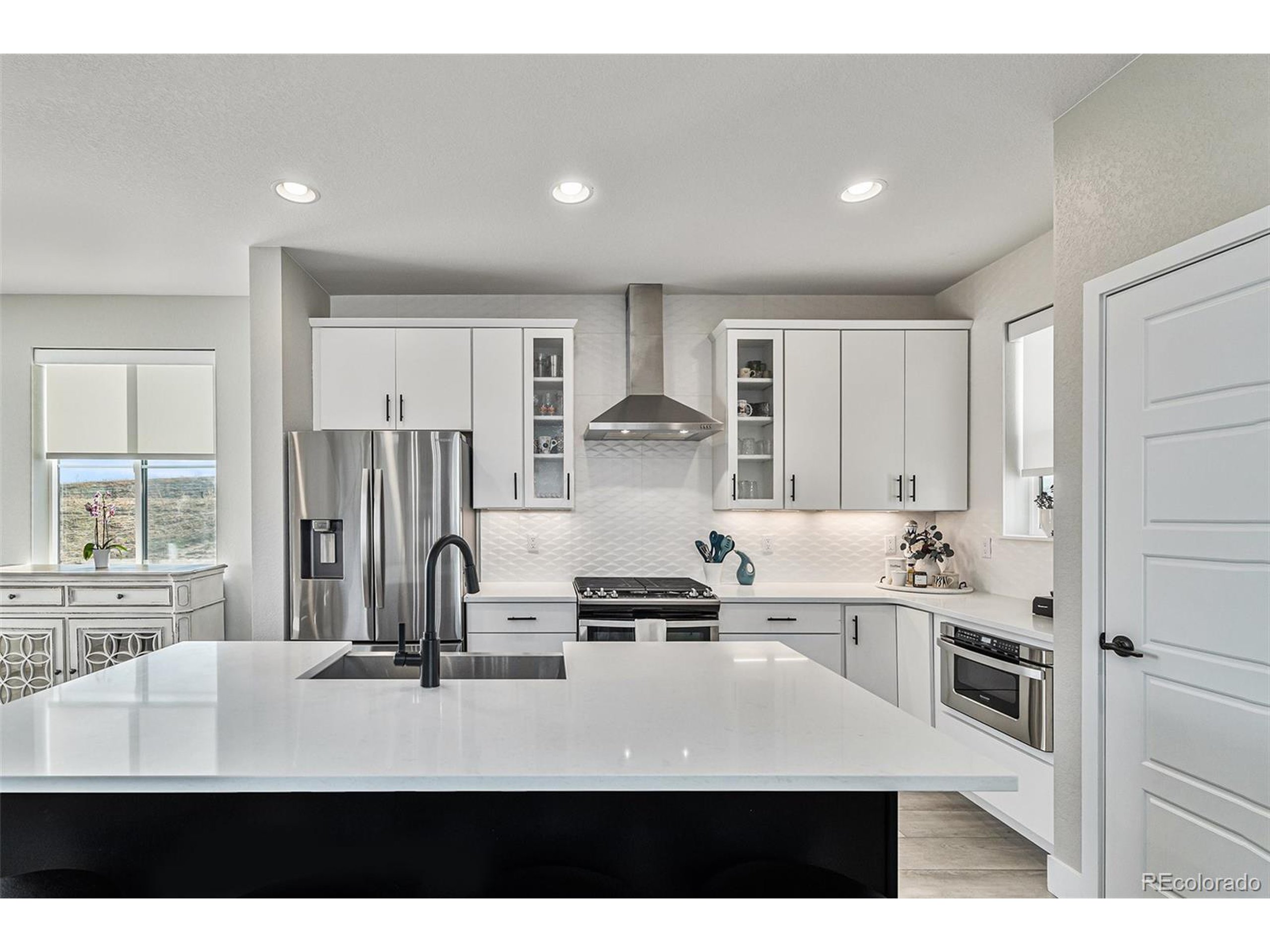 6183 Stable View St