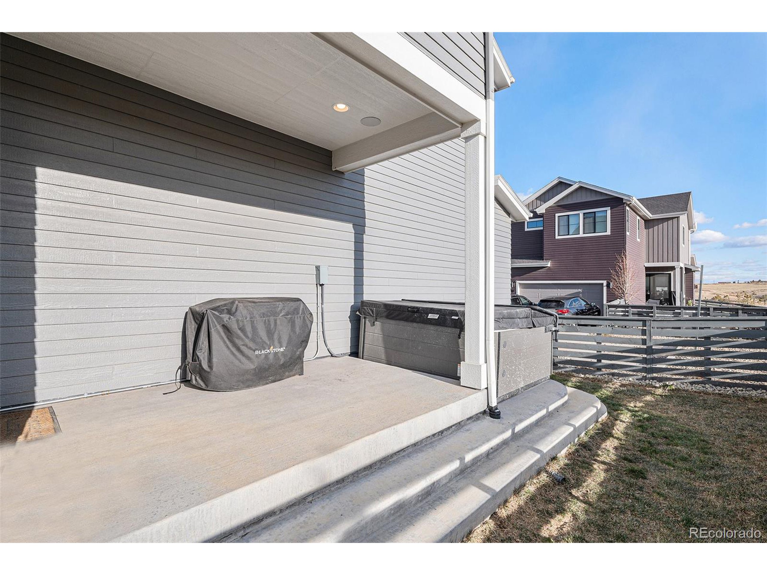 6183 Stable View St
